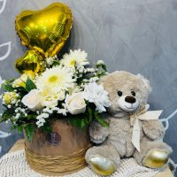 Arreglo Floral con peluche y globos